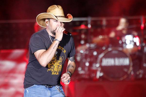 ラスベガス銃乱射　一目散に逃げたジェイソン・アルディーンに「臆病者」の声