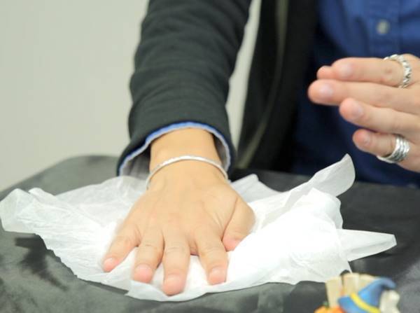 3分で種明かし！コップが貫通する仰天ハロウィンマジック