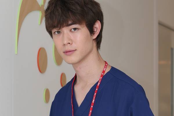 父は宮沢和史　俳優デビューした宮沢氷魚「憧れは阿部寛」