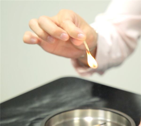 3分で種明かし！マッチが再び燃える仰天ハロウィンマジック