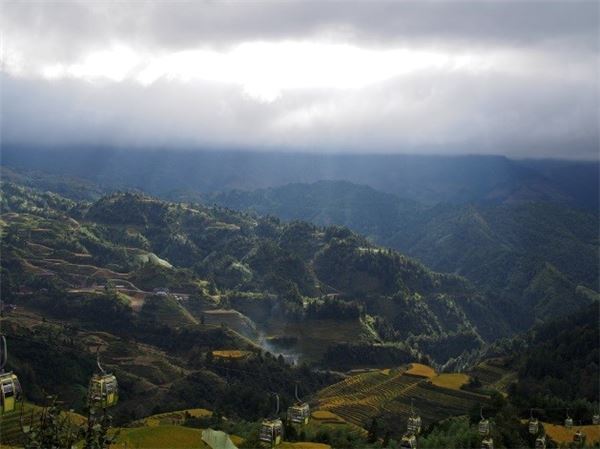 中国の秘境「長髪村」でホンヤオ族に出会う