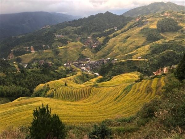 中国の秘境「長髪村」でホンヤオ族に出会う