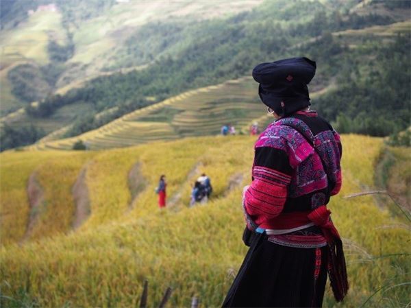 中国の秘境「長髪村」でホンヤオ族に出会う