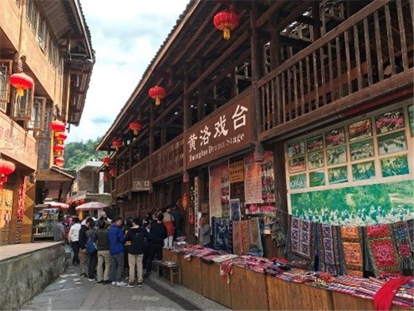 中国の秘境「長髪村」でホンヤオ族に出会う