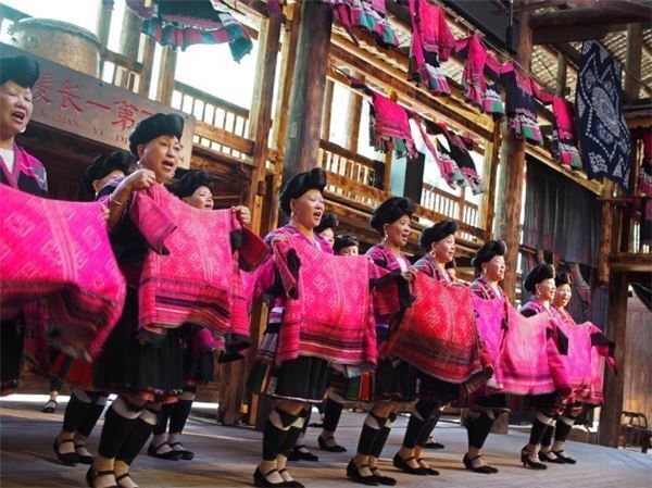 中国の秘境「長髪村」でホンヤオ族に出会う