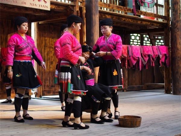 中国の秘境「長髪村」でホンヤオ族に出会う