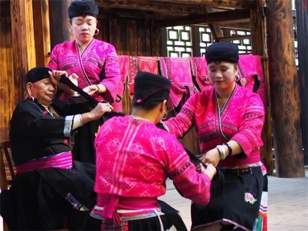 中国の秘境「長髪村」でホンヤオ族に出会う