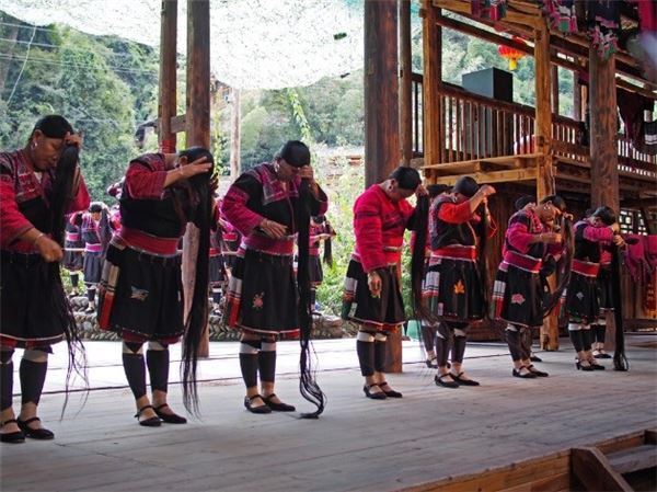 中国の秘境「長髪村」でホンヤオ族に出会う