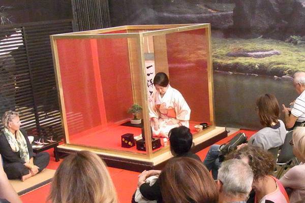 きっかけは外資系企業への就職…女性が「茶道」をビジネスに