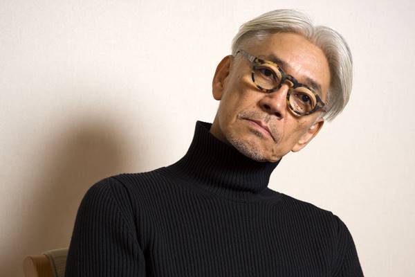かつては西洋医学も拒否…坂本龍一を変えた「がんと震災」