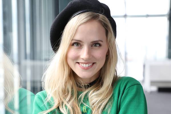 「トリバゴ」美女ナタリー・エモンズが明かす日本語での失敗