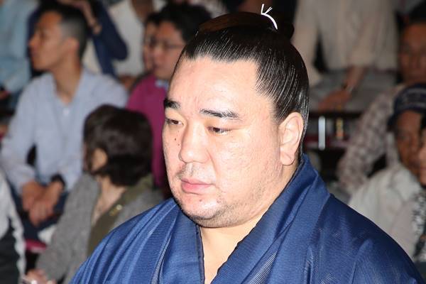 日馬富士　別居決断も…恩人に明かしていた“引退後の青写真”