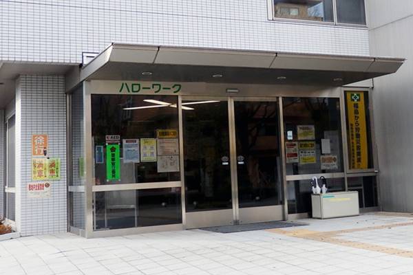 年金受給開始70歳に引き上げか…60歳女性求人の見通しは？