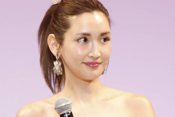 紗栄子　TV出演激増の陰にシンママの矜持「養育費は使わない」