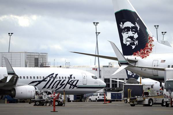 アラスカ航空が炎上、謝罪へ　ゲイカップルに席の譲渡を強要か