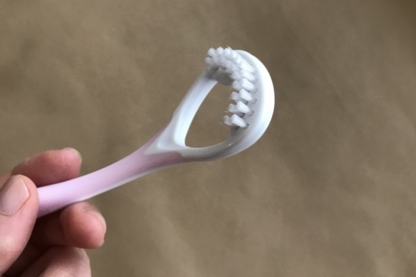 40代女性襲う「スマホ型口臭」…撃退ケアのカギは「顎」