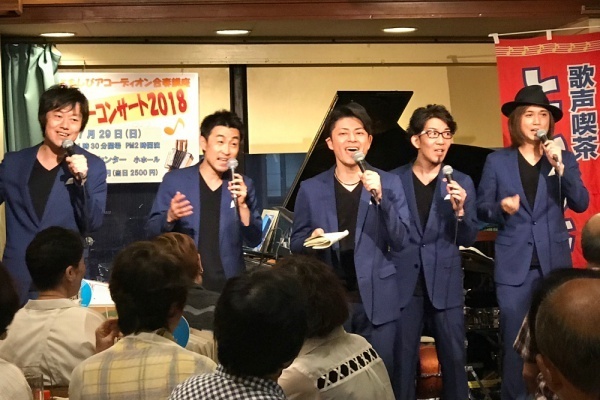 人気男性グループと合唱！噂の「うたごえ喫茶」が楽しすぎた