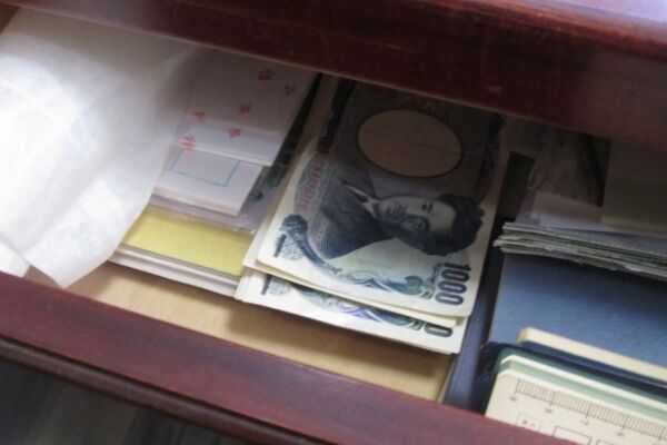 封筒に10万円…遺品整理業者が見た“忘れられた”へそくり達