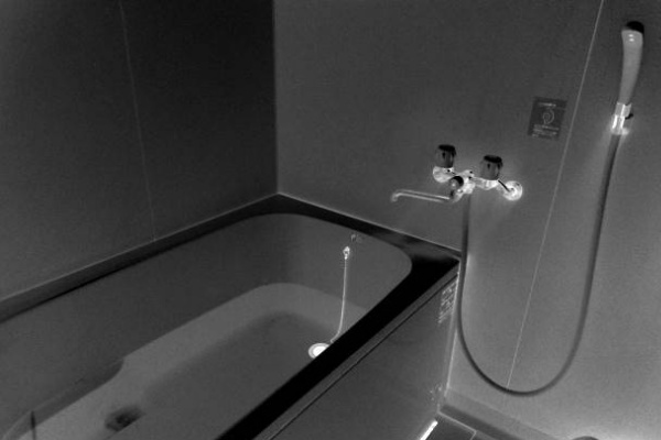 下半身がロボット…不気味だけど滑稽な怪談「おふろ坊主」