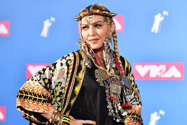 アレサ・フランクリン追悼のはずが自分語りに…マドンナに非難