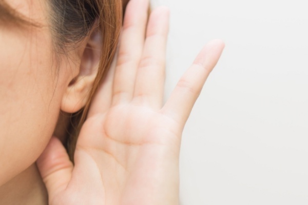 劇作家伝授する「愛される声」…会話時緊張しないおまじないあります