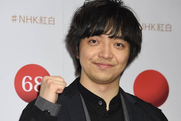 オザケンが銀座で三浦大知とゲリラライブ！青髪にネット衝撃