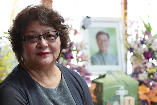 対立した自民議員も涙…故・翁長知事の“沖縄愛”妻明かす