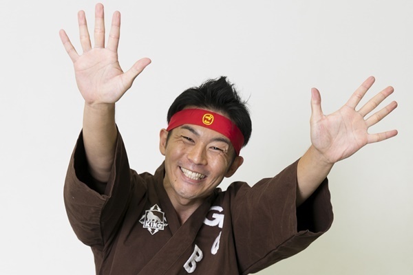 “介護アイドル”ごぼう先生伝授する元気のための「イス体操」