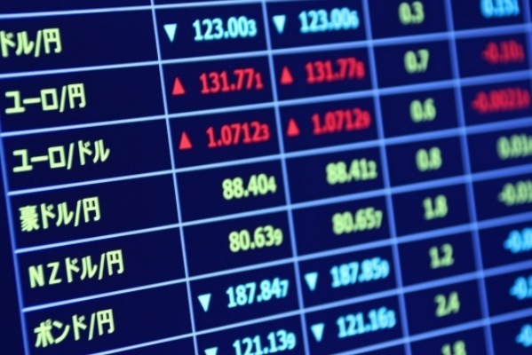 知識ない高齢者狙い…大手銀行“ハイリスク投信”の現状
