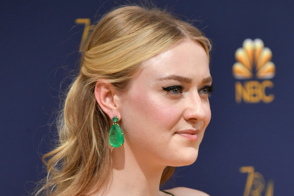 ダコタ・ファニング エミー賞に175カラットの巨大エメラルド！
