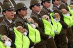かわいすぎる…チリの記念パレードで“警察犬のたまご”が大行進