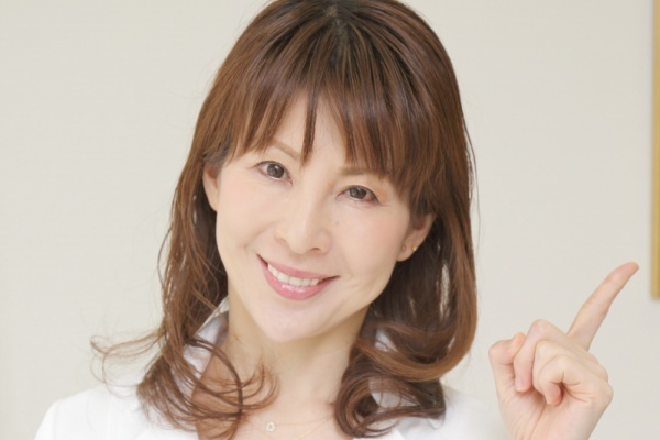 “美魔女”小林暁子医師が実践中！「美肌菌」育てるエクササイズ