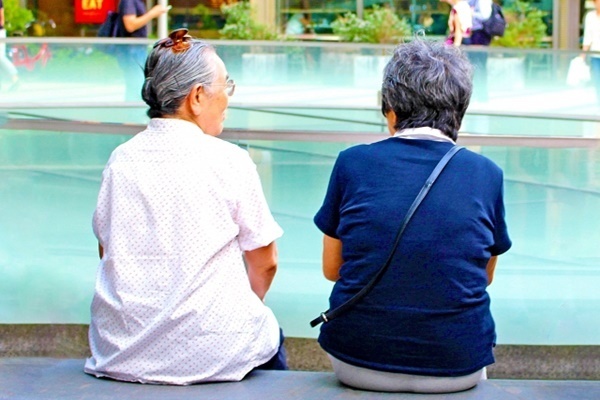 おしゃべりは脱水になりやすい!?女性にありがちな危険体質とは