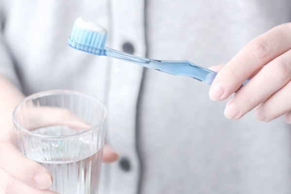 食後すぐの歯磨きはNG！歯を傷つけ細菌が増やす悪習慣