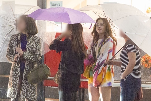 沢尻エリカ 美女4人と沢尻会！ド派手な服装で朝までワイワイ