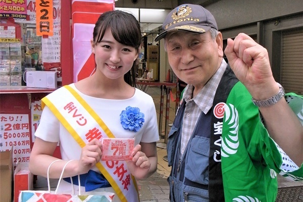 「宝くじ」御徒町駅前売り場の秘密…“大神輿”が億を呼ぶ！