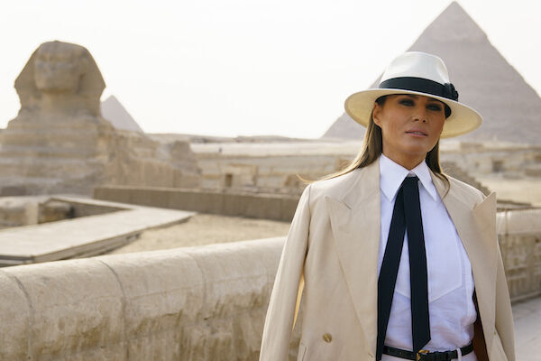 アフリカ歴訪中、エジプトを訪問したメラニア夫人 （写真：AP/アフロ）