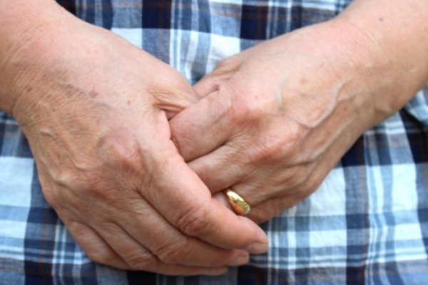 最新研究で判明「血管が細いから」女性の方が認知症が進行する