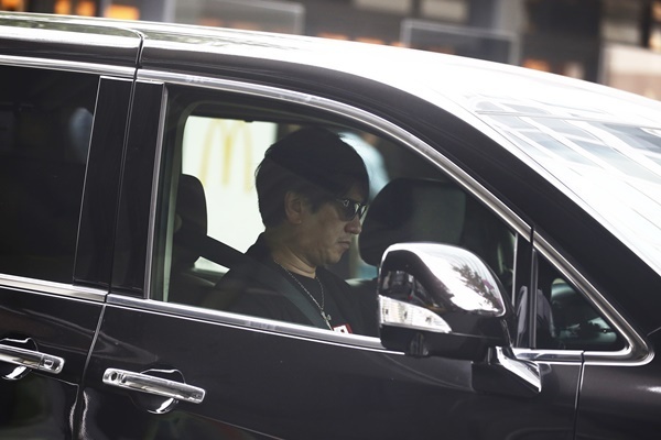 川崎麻世「訴訟せず」誓約書の存在…裏切られた長女はPTSD