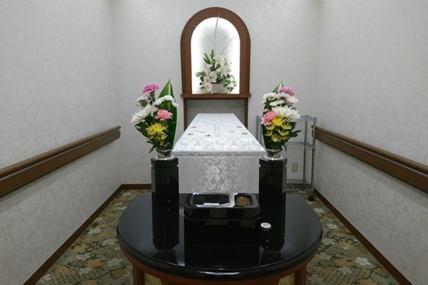 遺体ホテル 多死社会で人気…火葬場減少で順番待ちという現実