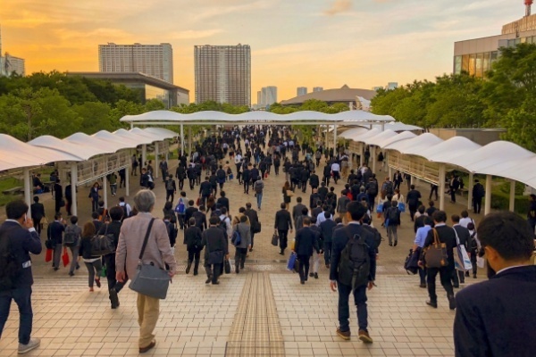 年金、住宅…安倍政権「70歳定年制」で生活はどう変わるのか