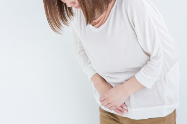 その話に興味がないってバレています！会話中のNG仕草とは