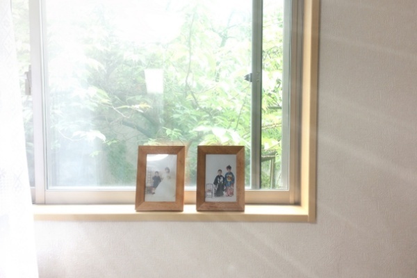 子供の自己肯定感を上げるには「家族写真」を自宅に貼りまくる