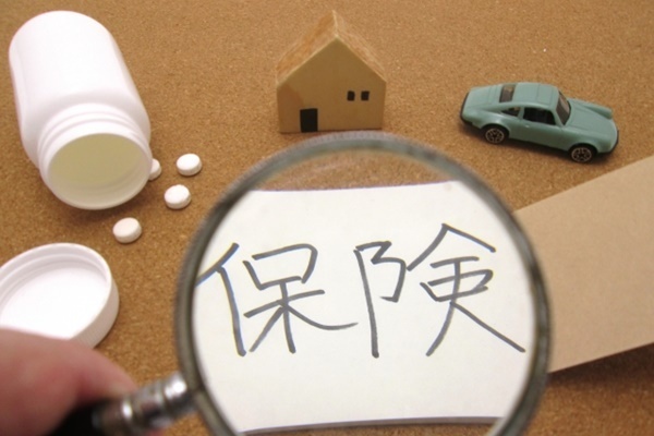 夫の死後、生活費をフォローできる「収入保障保険」とは