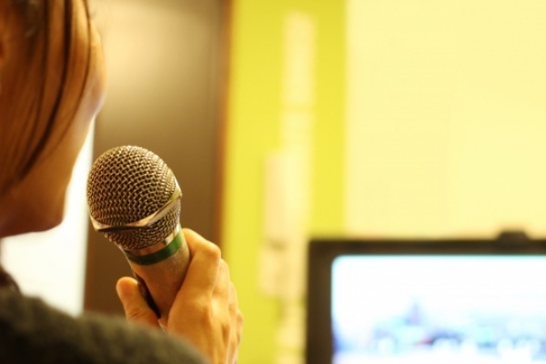 1人カラオケで体が温まる!?専門家勧める冷え性対策