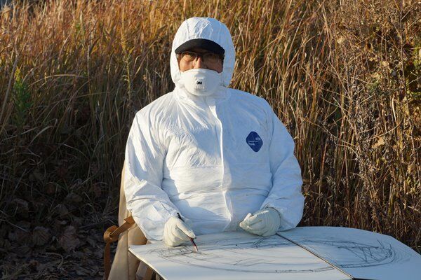 藤城清治さん 放射線の防護服に身を包んで描く「命の影絵」