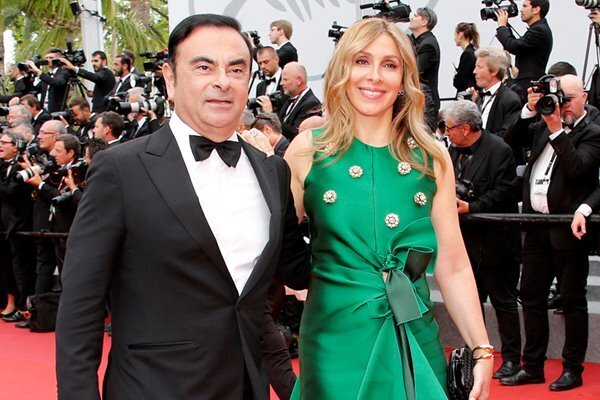 ゴーン容疑者変えた年下妻 挙式はベルサイユ宮殿で総額80億円