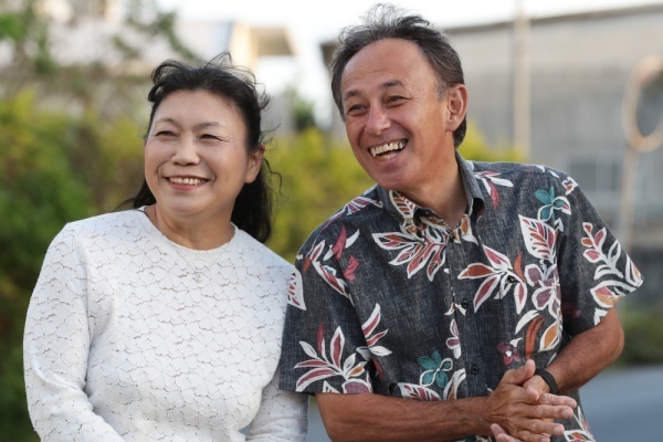 「公約破ったら即離婚」玉城デニー知事の妻が語った決意