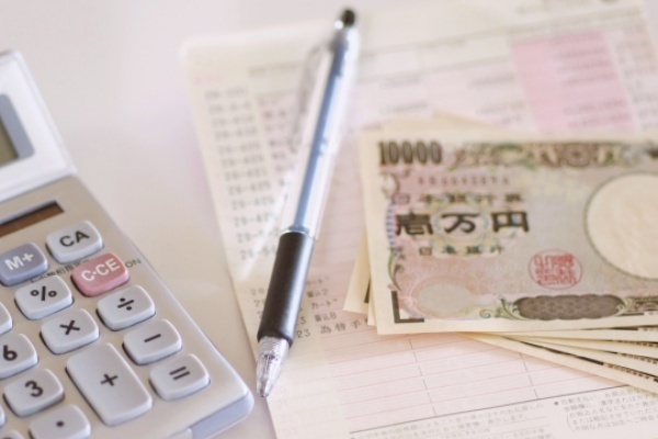 「年金繰り下げ受給」年下妻だったら月39万円のもらい損に