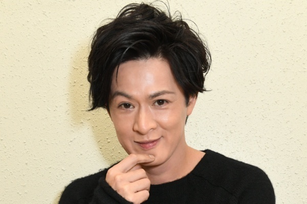 俳優・新納慎也が明かす「香取慎吾は天才タイプの役者です！」